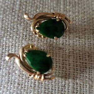 Gorgeous Vintage Jade & Gold Stud Earrings
